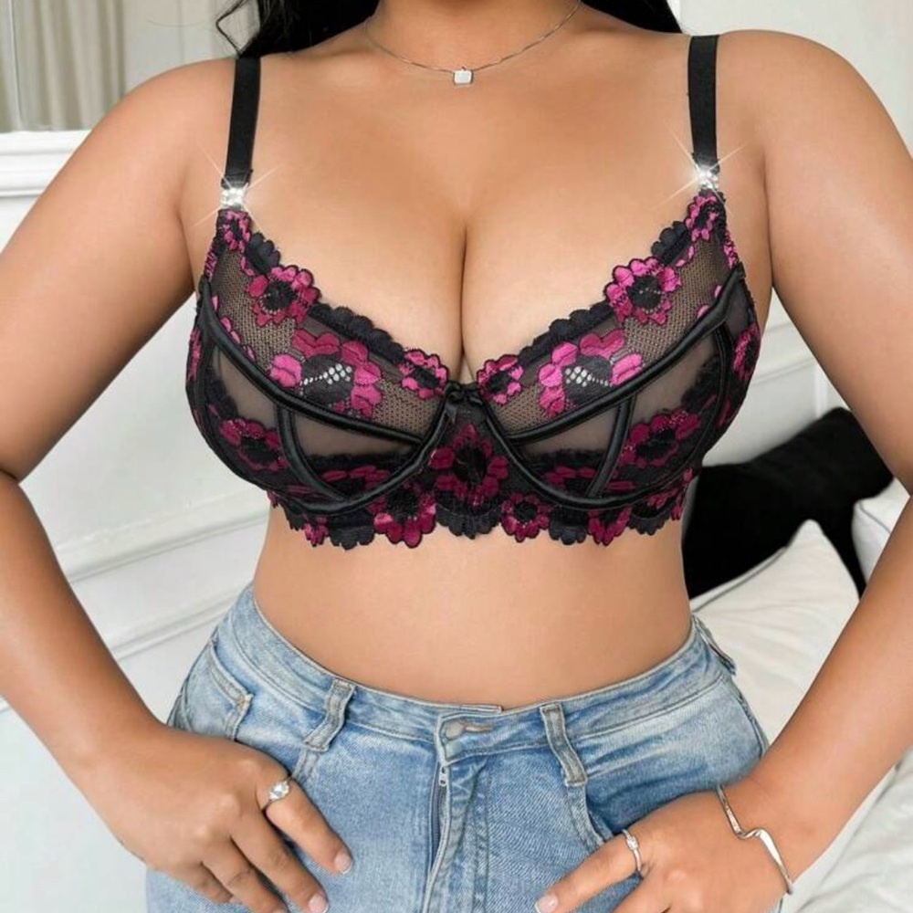 Lace Bralette in Black and Pink - Picture 6 of 6